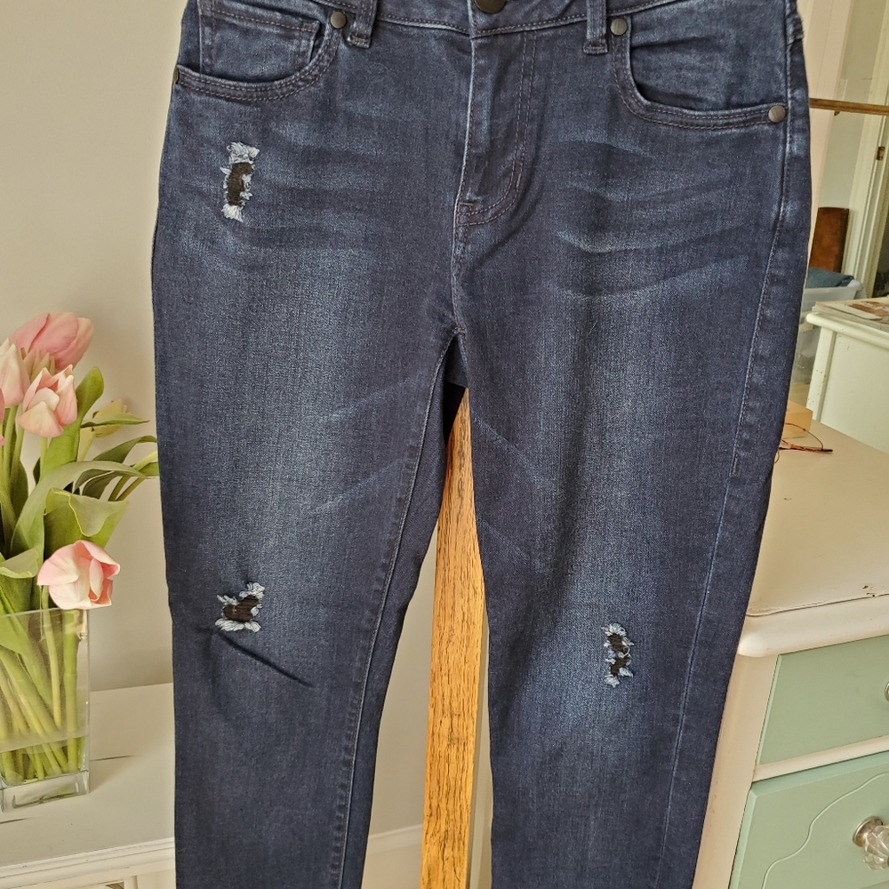 Cabi skinny jeans Dusk distressed size 2 curvy